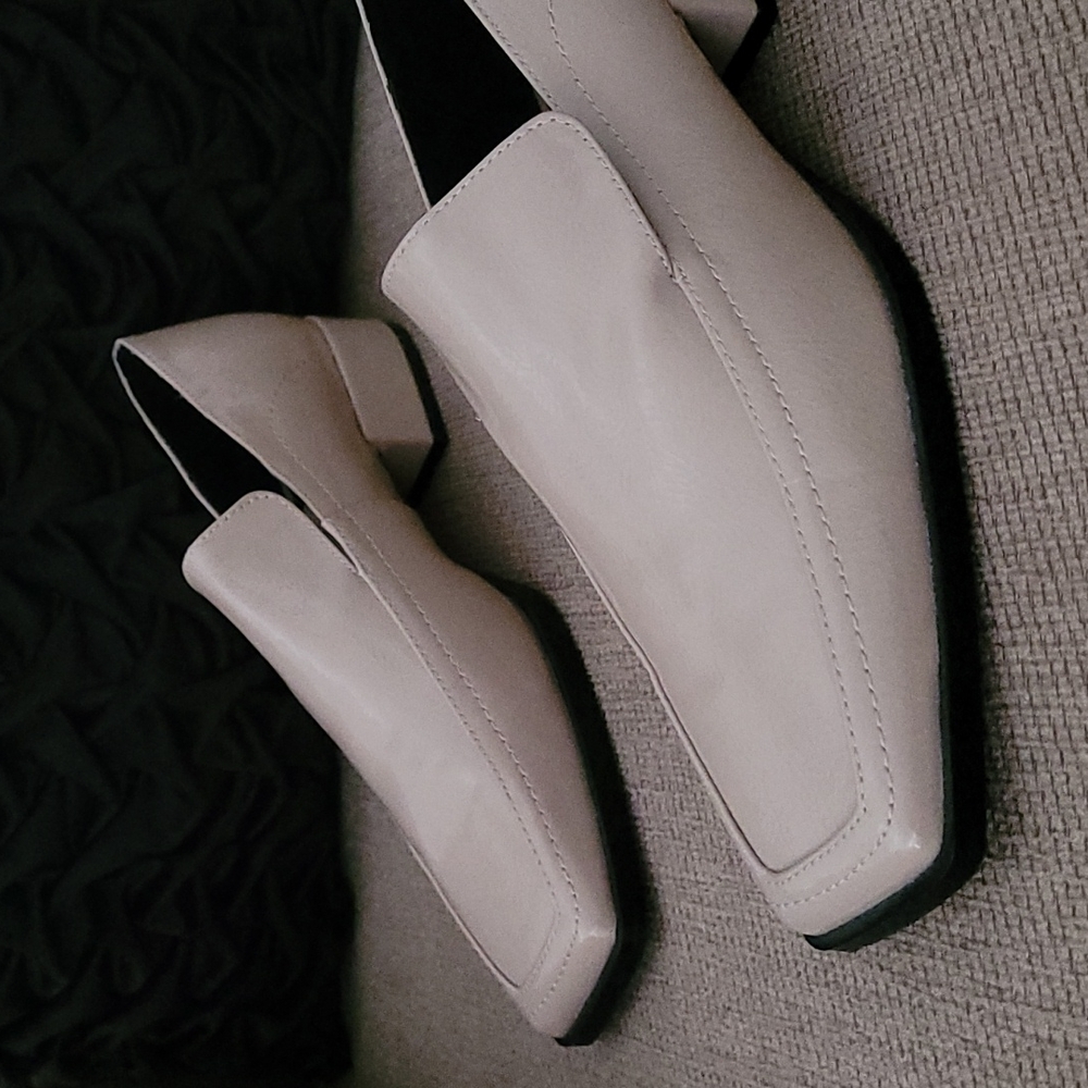 ZARA WOMEN'S IVORY PATENT FINISH SQUARE TOE LOAFERS